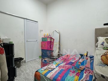 ANA RUMAH LOKASI BAGUS UK 4X15M DI JELAMBAR