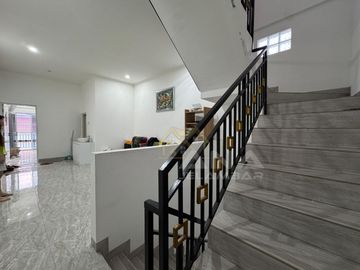 ANA RUMAH LOKASI BAGUS UK 4X15M DI JELAMBAR