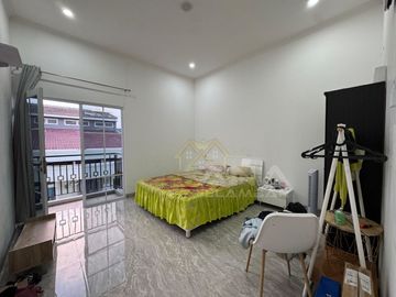 ANA RUMAH LOKASI BAGUS UK 4X15M DI JELAMBAR