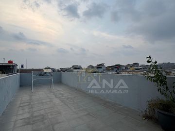 ANA RUMAH LOKASI BAGUS UK 4X15M DI JELAMBAR