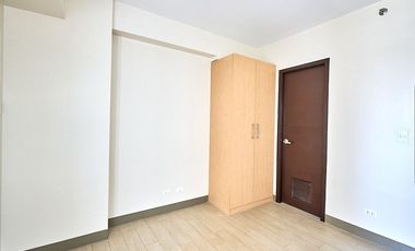 BRYANTPARKLANE06XW: For Rent Semi Furnished Studio with Balcony in Bryant Parklane