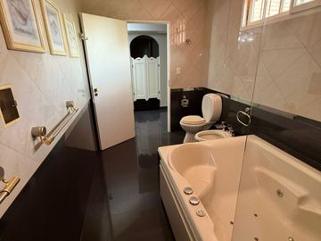 VENTA CASERON EN INMEJORABLE ZONA YERBA BUENA