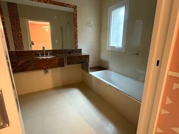 VENTA CASERON EN INMEJORABLE ZONA YERBA BUENA