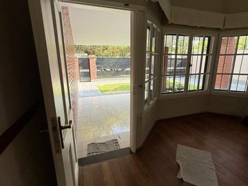 VENTA CASERON EN INMEJORABLE ZONA YERBA BUENA