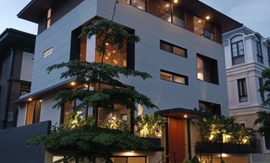 3 Storey House McKinley West Village House in BGC FOR SALE