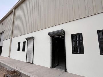 Bodega, al norte de Hermosillo en 📍calle Salamanca esquina con Manzano, col. Amapolas.