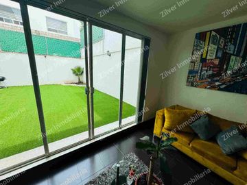 Casa en venta en Lomas del valle, con jardín
