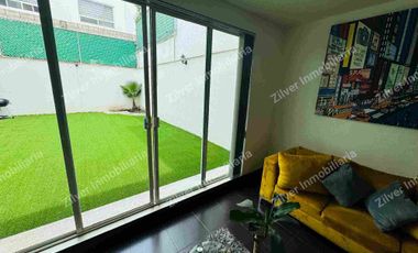 Casa en venta en Lomas del valle, con jardín