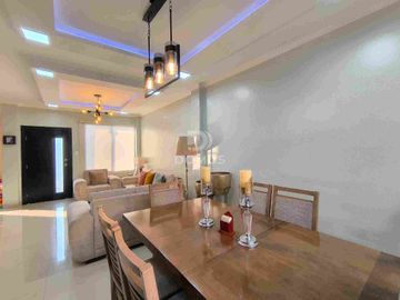 Casa elegante y moderna Con JACUZZI