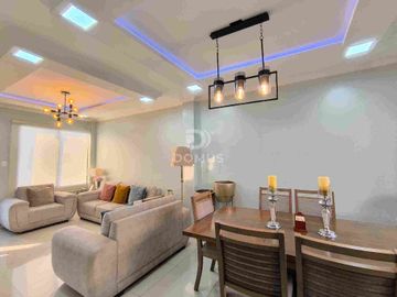 Casa elegante y moderna Con JACUZZI