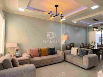 Casa elegante y moderna Con JACUZZI