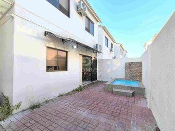 Casa elegante y moderna Con JACUZZI