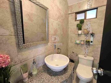 Casa elegante y moderna Con JACUZZI