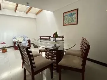 HERMOSA CASA DE 3 PISOS EN BAÑOS DE AGUA SANTA – LISTA PARA HABITAR