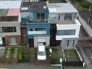 HERMOSA CASA DE 3 PISOS EN BAÑOS DE AGUA SANTA – LISTA PARA HABITAR