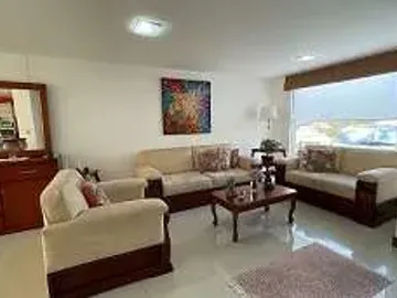 HERMOSA CASA DE 3 PISOS EN BAÑOS DE AGUA SANTA – LISTA PARA HABITAR