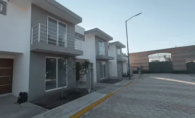 Casas Nuevas cerca de CU, Xilotzingo en Fraccionamiento con Amenidades