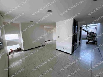 Casa en Venta en Fraccionamiento Lomas Del Valle, sobre 24 sur cerca de Periférico y Valsequillo, Puebla