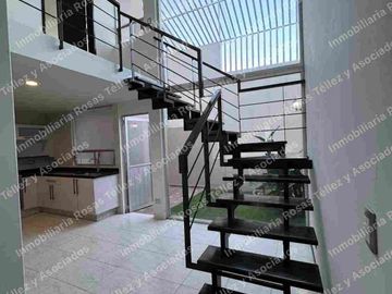 Casa en Venta en Fraccionamiento Lomas Del Valle, sobre 24 sur cerca de Periférico y Valsequillo, Puebla