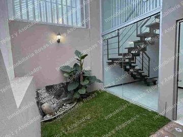 Casa en Venta en Fraccionamiento Lomas Del Valle, sobre 24 sur cerca de Periférico y Valsequillo, Puebla
