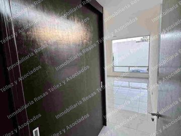 Casa en Venta en Fraccionamiento Lomas Del Valle, sobre 24 sur cerca de Periférico y Valsequillo, Puebla