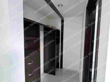 Casa en Venta en Fraccionamiento Lomas Del Valle, sobre 24 sur cerca de Periférico y Valsequillo, Puebla