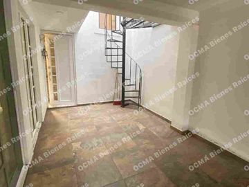 LINDA CASA EN VENTA MODIFICADA DE TRES PISOS, CONFORMADA POR UNA CASA Y DOS DEPARTAMENTOS, IDEAL  PARA INVERSIONISTA, A 10 MINUTOS DEL PARQUE IND. TOLUCA 2000 Y FMF