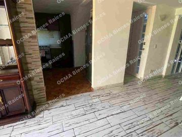 LINDA CASA EN VENTA MODIFICADA DE TRES PISOS, CONFORMADA POR UNA CASA Y DOS DEPARTAMENTOS, IDEAL  PARA INVERSIONISTA, A 10 MINUTOS DEL PARQUE IND. TOLUCA 2000 Y FMF