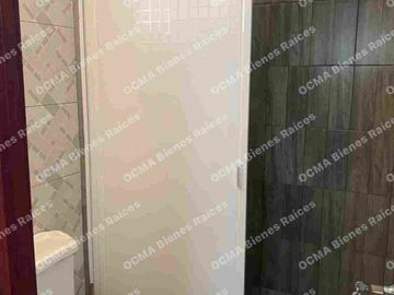 LINDA CASA EN VENTA MODIFICADA DE TRES PISOS, CONFORMADA POR UNA CASA Y DOS DEPARTAMENTOS, IDEAL  PARA INVERSIONISTA, A 10 MINUTOS DEL PARQUE IND. TOLUCA 2000 Y FMF
