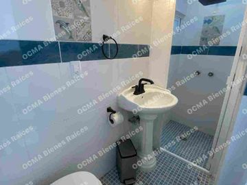 LINDA CASA EN VENTA MODIFICADA DE TRES PISOS, CONFORMADA POR UNA CASA Y DOS DEPARTAMENTOS, IDEAL  PARA INVERSIONISTA, A 10 MINUTOS DEL PARQUE IND. TOLUCA 2000 Y FMF