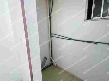 LINDA CASA EN VENTA MODIFICADA DE TRES PISOS, CONFORMADA POR UNA CASA Y DOS DEPARTAMENTOS, IDEAL  PARA INVERSIONISTA, A 10 MINUTOS DEL PARQUE IND. TOLUCA 2000 Y FMF