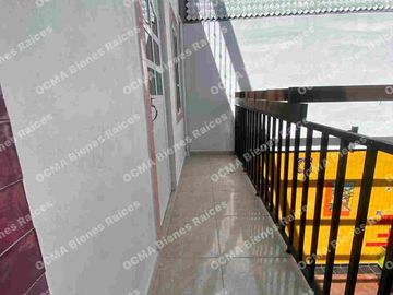 LINDA CASA EN VENTA MODIFICADA DE TRES PISOS, CONFORMADA POR UNA CASA Y DOS DEPARTAMENTOS, IDEAL  PARA INVERSIONISTA, A 10 MINUTOS DEL PARQUE IND. TOLUCA 2000 Y FMF