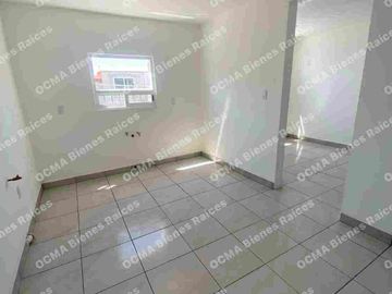 LINDA CASA EN VENTA MODIFICADA DE TRES PISOS, CONFORMADA POR UNA CASA Y DOS DEPARTAMENTOS, IDEAL  PARA INVERSIONISTA, A 10 MINUTOS DEL PARQUE IND. TOLUCA 2000 Y FMF