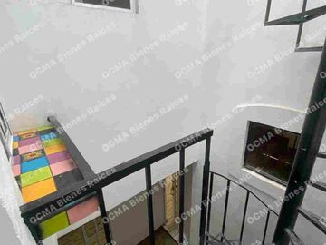 LINDA CASA EN VENTA MODIFICADA DE TRES PISOS, CONFORMADA POR UNA CASA Y DOS DEPARTAMENTOS, IDEAL  PARA INVERSIONISTA, A 10 MINUTOS DEL PARQUE IND. TOLUCA 2000 Y FMF