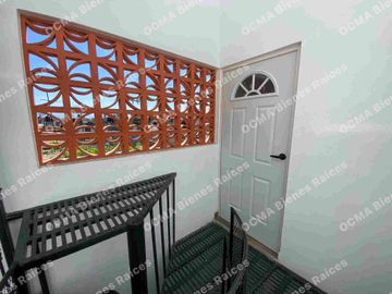 LINDA CASA EN VENTA MODIFICADA DE TRES PISOS, CONFORMADA POR UNA CASA Y DOS DEPARTAMENTOS, IDEAL  PARA INVERSIONISTA, A 10 MINUTOS DEL PARQUE IND. TOLUCA 2000 Y FMF