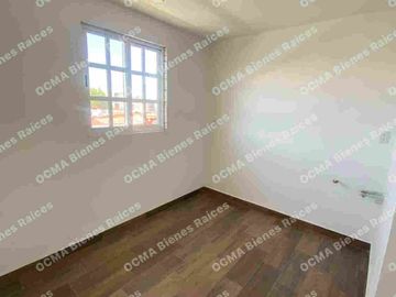LINDA CASA EN VENTA MODIFICADA DE TRES PISOS, CONFORMADA POR UNA CASA Y DOS DEPARTAMENTOS, IDEAL  PARA INVERSIONISTA, A 10 MINUTOS DEL PARQUE IND. TOLUCA 2000 Y FMF