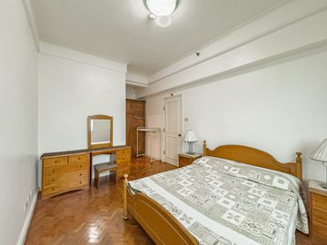 For Sale 1 Bedroom W/Parking Condo Unit in Asia Tower