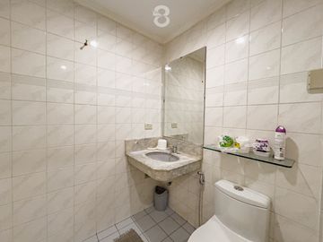 For Sale 1 Bedroom W/Parking Condo Unit in Asia Tower