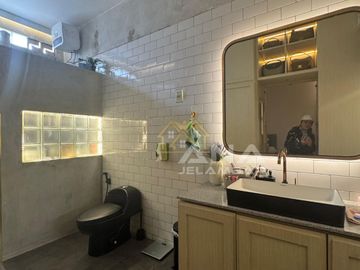 ANA RUMAH SEMI FURNISHED UK 6X22M DI JELAMBAR