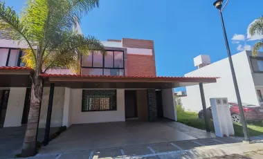 Casa en Venta en Morillotla Ubicada en Fraccionamiento, Excelente Opción con Ubicación Privilegiada