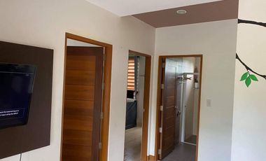 House and Lot in Royale Tagaytay Estates Ph1 for SALE! With GOLFSHARE, 300 sqm at 20M neg