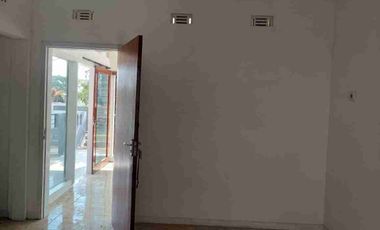Dijual Cepat Rumah Villa Cantik Lokasi Strategis Dekat Tempat Wisata Cisarua Bogor