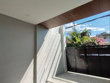 2 Storey Modern Design  Townhouse for sale near Quirino Highway and Mindanao Avenue Quezon City