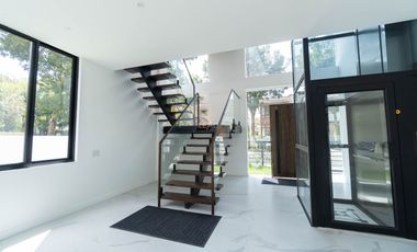 7 Bedrooms Hillsborough Alabang Village in Muntinlupa City FOR SALE