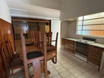 CHALET 3 AMB. UBICADO EN CALLE MEXICO AL 1.100 BARRIO RESIDENCIAL CON MUY BUEN ENTORNO MEXICO AL 1100