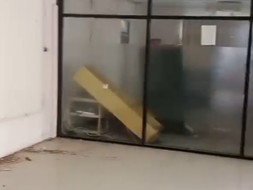 Disewakan Gudang. ada ruang kantor LB 200 m2 di Kavling DPR, Serua, Bojongsari, Depok