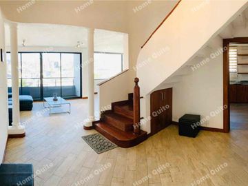 Dupex  en venta de 233 m2 en avenida Colon y Amazonas