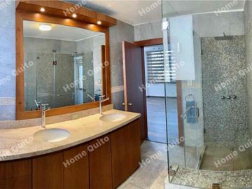 Dupex  en venta de 233 m2 en avenida Colon y Amazonas