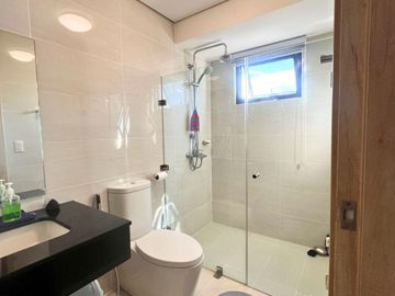 FOR SALE! 2 Bedrooms with 2 Parking Slots in Travertine Portico, Pasig City