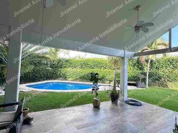La casa más bonita de Residencial La Palma está en venta!!!! Lujo total y ubicación imbatible..